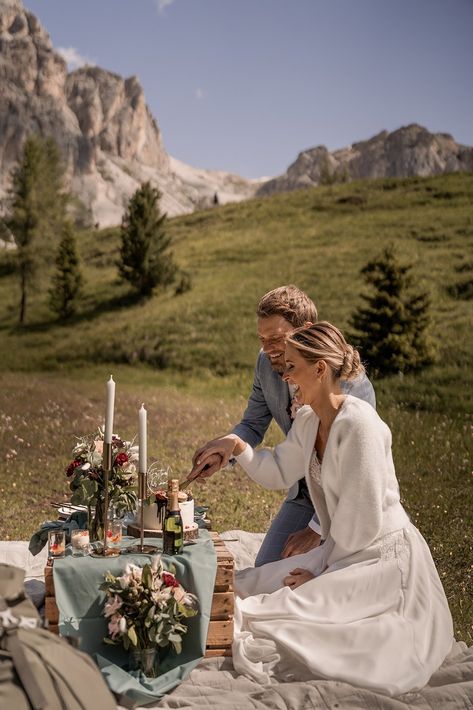 Annabelle & Benedikt were planning a roadtrip through the Dolomites for their elopement and it was an unforgettable experience! Get inspired by their elopement in the Italian Alps #dolomiteselopement #italyelopement #elopementphotographer #elopementplaner #alpselopement English Countryside Elopement, Dolomites Italy Elopement, Dolomite Elopement, Wedding Dolomites, Dolomites Wedding, Dolomites Elopement, Wedding Core, Elopement Picnic, Private Elopement