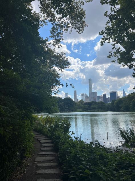 central park, lake, green, nyc, new york city, secret spot, path, beautiful, summer, warm, picnic Central Park Lake, Nyc Summer Aesthetic, Central Park Aesthetic, New York Summer, Nyc Summer, Nyc Park, Nyc Aesthetic, Park Photography, Prospect Park