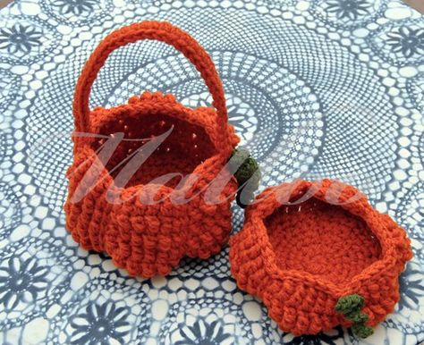 My Hobby Is Crochet: Halloween Pumpkin Basket - Free Crochet Pattern - Guest Contributor Post Crocheted Baskets, Pumpkin Basket, Halloween Crochet Patterns, Crochet Fall, My Hobby, Crochet Blog, Holiday Crochet, Crochet Pumpkin, Trick Or Treat Bags