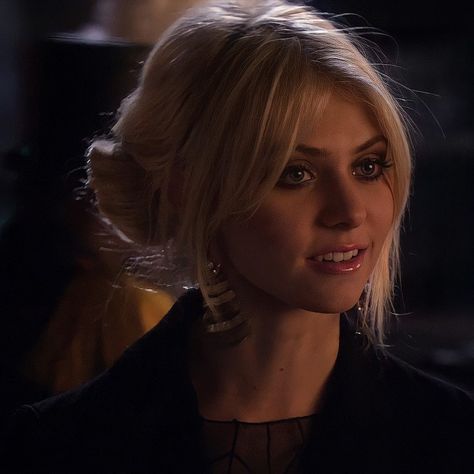 Jenny Humphrey Icon, Jenny Humphrey Aesthetic, Jenny Humphrey Style, Gossip Girl Hairstyles, Jenny Taylor, Gossip Girl Aesthetic, Jenny Humphrey, 2000s Girl, The Pretty Reckless