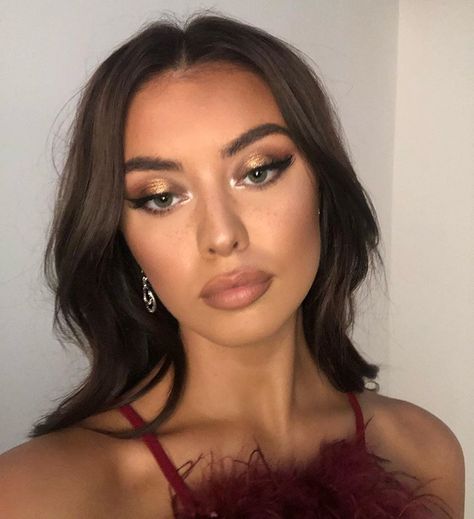 heres some blurry work selfies Glam And Glitz Makeup Look, Glitz And Glam Makeup, Glitz Makeup, Acquaintance Party, Millie Hannah, Ball Makeup, Prom Eye Makeup, 21st Party, Holiday Photoshoot