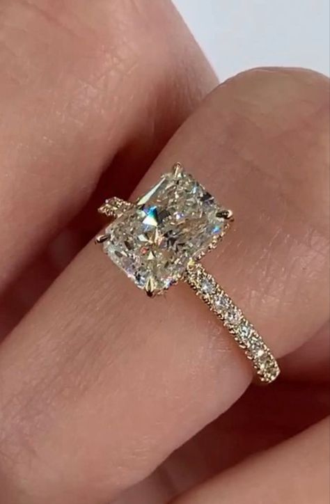 Old Money Wedding Ring, Old Money Wedding, Bride Era, Gold Band Engagement Rings, Money Wedding, Simple Necklace Designs, Luxury Stuff, Pretty Engagement Rings, Dream Wedding Ring