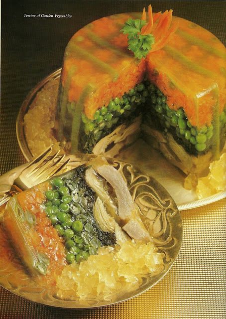 Layer upon layer of culinary horror. The more you look at this the worse it get's. This is like something you do instead of waterboarding... Bologna Cake, 70s Food, 1950s Food, Ugly Food, Food Fails, Gross Food, Bizarre Foods, Pork N Beans, Food Memes