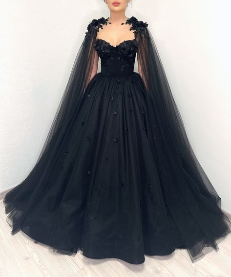 Tulle Corset, Boda Ideas, Gothic Floral, Black Ball Gown, Corset Gown, Train Party, Dark Wedding, Women Bride, Dark Romantic