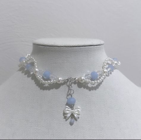 Beads Jewellery Designs Ideas, Beads Necklace Ideas, Beads Necklace Design, Crochet Necklace With Beads, Blue And White Necklace, Blue Beads Necklace, Seed Bead Crochet, Diy Necklaces Tutorial, Crystal Jewelry Necklaces