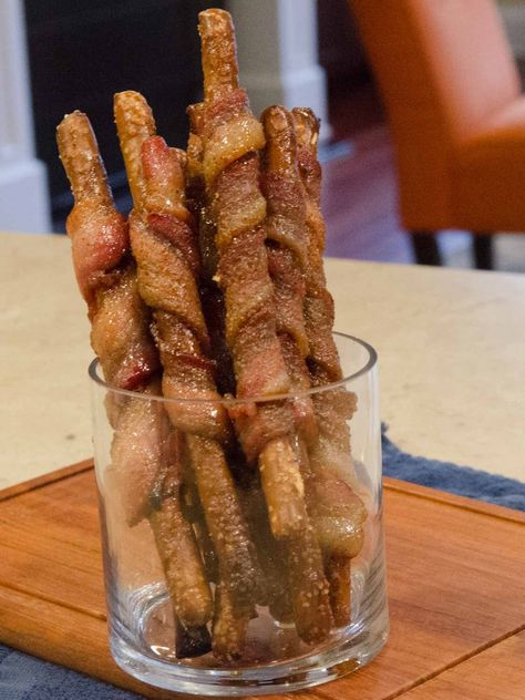 Spicy Bacon Wrapped Pretzel Rods - Simple Awesome Cooking Bacon Wrapped Snacks, Bacon Wrapped Recipes, Bacon Snacks, Spicy Bacon, Homemade Dinner Rolls, Pretzel Rods, Party Snack, Food Pairings, Bacon Wrapped