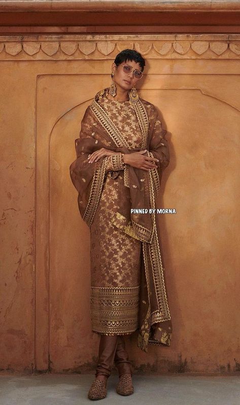 Sabyasachi Mukherjee - India 🇮🇳 Sabyasachi Suits, Sabyasachi Dresses, Sabyasachi Mukherjee, Silk Anarkali Suits, Punjabi Suits Designer Boutique, Pakistan Dress, Fashion Show Dresses, Indian Fashion Saree, Indian Dresses Traditional