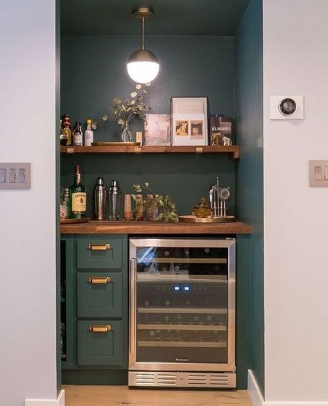 Mini Bar Salon, Small Built In Bar, Diy Built In Bar, Built In Bar Cabinet, Small Wet Bar, Dry Bar Ideas, Home Mini Bar, Built In Wet Bar, Wet Bar Designs