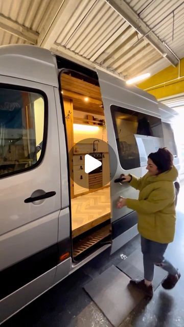 Van Build 360 on Instagram: "Wow! The floor space! 😘😍🚐 look at this van build out, It’ has a simple layout, but guess what? There’s enough space to dance! It’s fresh, comfy, and has that touch of elegance we all crave. Who knew van life could feel this spacious and stylish?  @olive_and_oz crafted this van conversion 

🌿 @vanbuild360 for more Tours 🌿

#vanbuild360 #vanlife #cabinlife #roadtrip #homeiswhereyouparkit #luxuryonwheels
#homeonwheels #freedomontheroad
#mobilelivingmadeeasy" Van Conversion Layout Floor Plans, Medium Wheel Base Van Conversion, Promaster Van Conversion Layout, Van Layout Ideas, Simple Van Conversion, Van Build Layout, Van Conversion Ideas Layout, Campervan Conversions Layout, Sprinter Camper Conversion