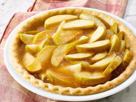 How to Make Apple Pie Filling With Fresh or Frozen Apples Frozen Apples, Making Apple Pie, Apple Pie Filling Recipes, Homemade Apple Pie Filling, Freezing Apples, Canned Apple Pie Filling, Pie Filling Recipes, Easy Apple Pie, Moonshine Recipes