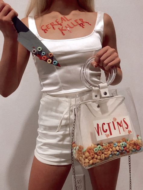 Cereal Killer Halloween Costume, Cereal Killer Costume, Spooky Fits, Cereal Killer Halloween, Classy Costumes, Funny Diy Costumes, Makeup Moodboard, Killer Costume, Halloween Dress Up Ideas