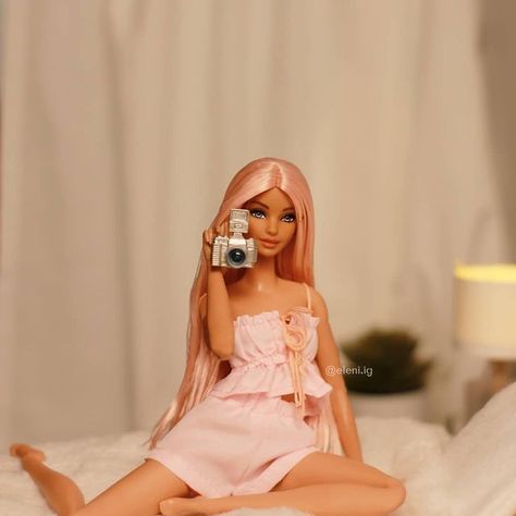 Eleni Hamasaki Doll, Barbie Style Instagram, Barbie Selfie, Denim Short Romper, Barbie Pics, Barbie Art, Barbie Funny, Dress Barbie Doll, Barbies Pics