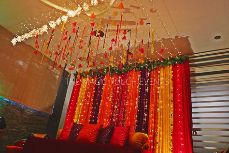 Looking for Mehndi or Dholki decor inspirations? Here’s a perfect one for your events this fall. #dholki #sangeet #mehendi #mehndi Diy Dholki Decor, At Home Wedding Decor, Mehandi Decorations At Home, Pakistani Mehndi Decor, Dholki Decor, Mehndi Event, Mehndi Decoration, Ganpati Decoration Theme, At Home Wedding