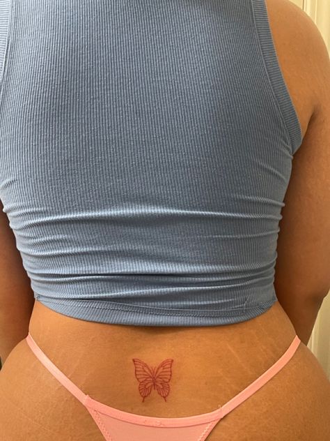 Snake Lower Back Tattoo, Flower Spine Tattoos, Tramp Stamp Tattoos, Butterfly Back Tattoo, Bauch Tattoos, Tattoo Butterfly, Small Pretty Tattoos, Petite Tattoos, Spine Tattoos For Women