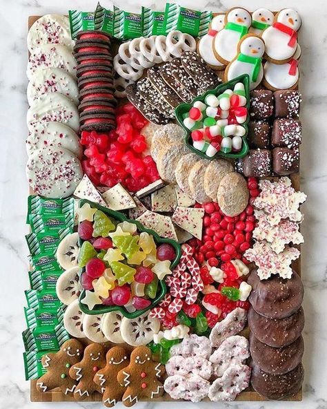 Candy charcuterie board Christmas Candy Charcuterie Board, Candy Charcuterie Board, Candy Charcuterie, Christmas Charcuterie Board, Christmas Party Ideas For Teens, Christmas Charcuterie, Adult Christmas Party, Christmas Bucket, Charcuterie Inspiration