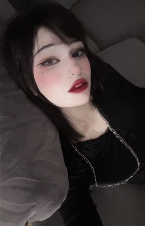 #fashion #makeup #makeupideas #aesthetic #grunge #douyin #gyaru #kpop #instagram #explore #explorepage #clothing #inspiration #ideas #icon #pfp Vampire Douyin Makeup, Douyin Vampire Makeup, Kpop Instagram, Vampire Makeup, Douyin Makeup, Makeup Idea, Goth Makeup, Clothing Inspiration, Asian Makeup