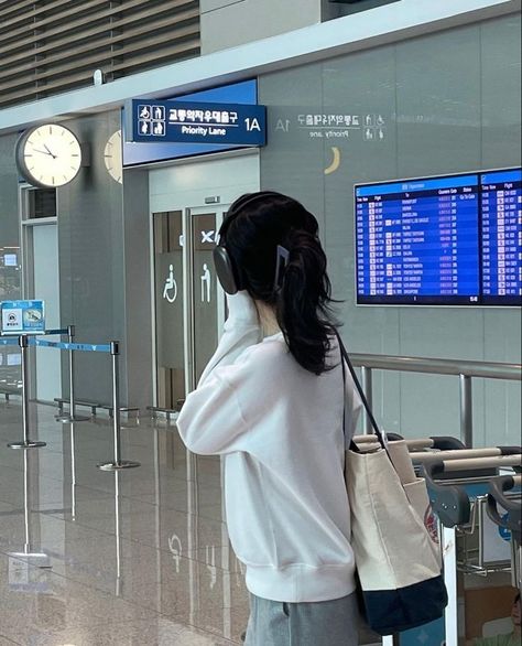 ✈️ Airport Pictures, Airport Aesthetic, Airport Outfits, Travel Picture Ideas, Airport Fits, Airport Photos, Travel Pictures Poses, 사진 촬영 포즈, I Am Ready