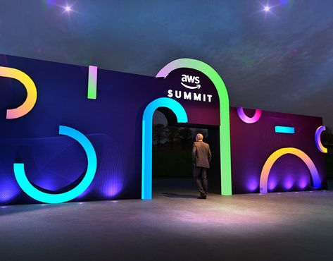 AMAZON WEB SUMMIT (AWS) Exhibition Entrance Design, Corporate Stage Design, Event Photo Backdrop, Photo Op Ideas, Sitemap Design, Event Activations, Event Entrance Design, Summit Design, Tech Event