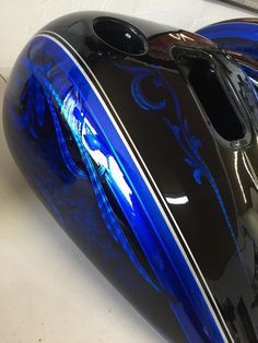 Custom Dyna Paint Jobs, Gas Tank Paint, Purple Motorcycle, Green Motorcycle, Custom Motorcycle Paint Jobs, Мотоциклы Harley Davidson, Motorcycle Paint, Kustom Paint, Bike Tank