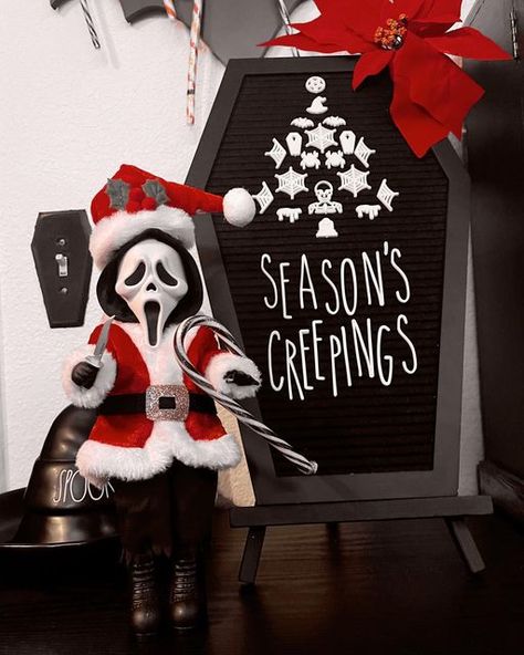 Decorating My Room, Black Christmas Decorations, Scary Christmas, Nightmare Before Christmas Decorations, Christmas Horror, Creepy Christmas, Dark Christmas, Halloween And Christmas, Black Christmas