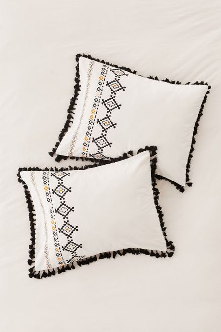 Duvet Covers Urban Outfitters, Boho Duvet Cover, Boho Duvet, Bedding Duvet Covers, Cushion Embroidery, Pillow Embroidery, Firm Pillows, Pattern Duvet Cover, Bedding Duvet