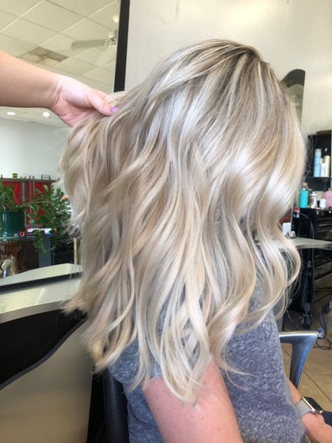 Layered Long Blonde Hair, Blonde Hairstyles Long, Long Hair Style, Blonde Hairstyles, Hair Extentions, Long Hair Color, Dark Blonde Hair, Blonde Hair Shades, Nail Beauty