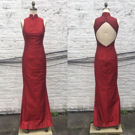 Ruby Red Silk Shantung Modern Cheongsam Dress with Open Keyhole Back and Side Slits by kimeradesign on Etsy https://www.etsy.com/listing/648724259/ruby-red-silk-shantung-modern-cheongsam Cheongsam Modern Wedding, Cheongsam Modern Dress, Chinese Bridal Dress, Sleeveless Cheongsam, Ruby Red Dress, Chinese Prom Dress, Shantung Dress, Vogue Weddings, Chinese Top