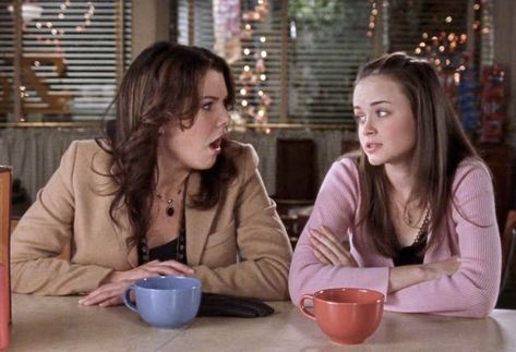 Gilmore Girls Lorelai, Gilmore Girls Characters, Team Logan, Gilmore Girl, Lorelai Gilmore, Girls Diary, Best Duos, Rory Gilmore, Blogger Girl