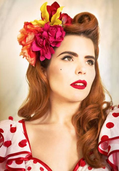 Born:21st July 1981 Paloma Faith.. (Born Paloma Faith Blomfield,  is a British singer, songwriter and actress, known for her retro and eccentric style.  Faith released her debut album Do You Want the Truth or Something Beautiful? in 2009, featuring the top twenty singles "Stone Cold Sober" and "New York". The album reached number nine in the United Kingdom. Paloma Faith Hair, 1950s Hairstyles, 50s Hairstyles, Paloma Faith, Estilo Pin Up, Havana Nights, Rockabilly Hair, Rockabilly Outfits, Pin Up Hair