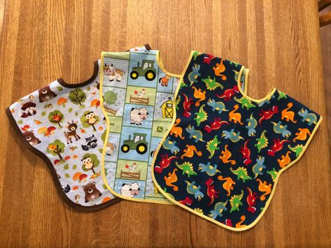 Toddler Bibs Pattern, Diy Bibs, Toddler Bib, Quick And Easy Crafts, Waterproof Bibs, Toddler Bibs, Bib Pattern, Baby Sewing Patterns, Learn To Sew