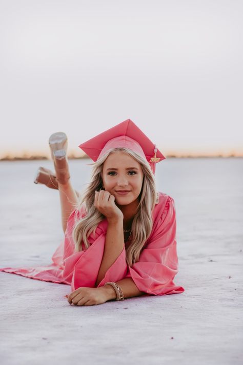 Pink Cap And Gown, Flat Photography, Senior Pictures Dresses, Senior Year Pictures, Cute Senior Pictures, Pink Graduation, Cap And Gown Photos, Cap And Gown Pictures, Senior Photoshoot Poses