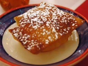 50 Best Mexican Desserts and their Recipes Mexican Sopapilla Recipe, Sopapilla Recipe, Mexican Desserts, Texas Food, Fried Chicken Breast, Mexican Dessert, Fajitas, Yummy Treats, Food Dishes