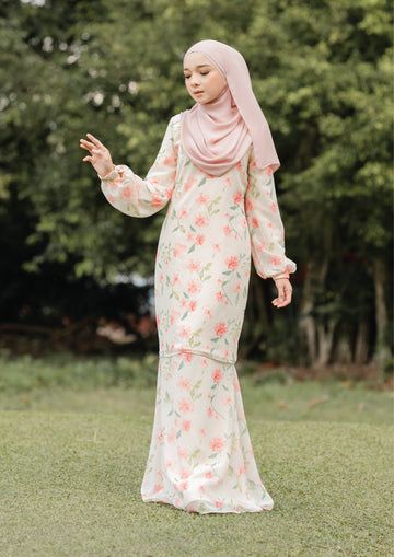 Baju Kurung Moden Style, Baju Kurung Moden, Kurung Moden, Fashion Top Outfits, Muslim Fashion Outfits, Hijab Tutorial, One Set, Mode Fashion, Fashion Wear