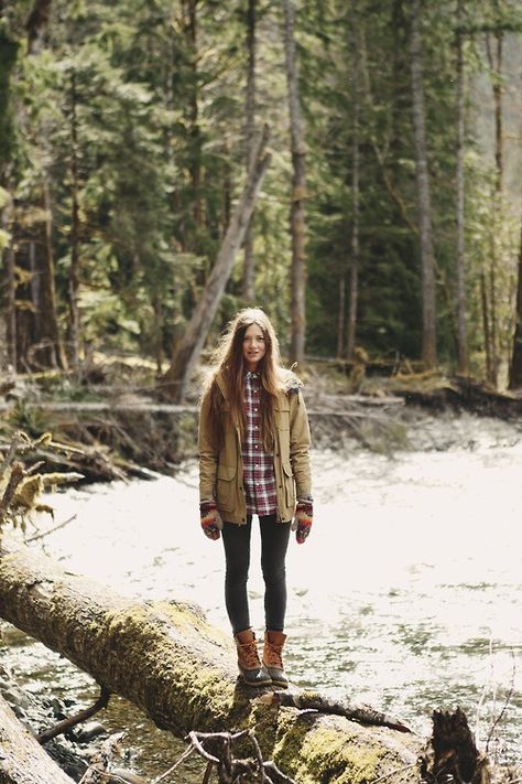 Kasson parka plus Bean Boots :O :O :O too much! Camping Outfits, Bean Boots, Looks Black, Outdoor Fashion, Winter Trends, Hiking Outfit, Outdoor Style, Mode Vintage, Looks Style