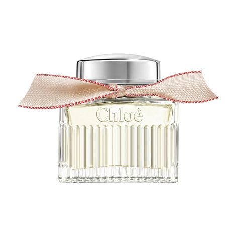 Fragrance Family: FloralsScent Type: Warm FloralsKey Notes: Jasmin Sambac, Organic Rose Essence, Vanilla & PatchouliFragrance Description: This irresistible Chloé l'Eau de Parfum Lumineuse builds around a luminous rose, stitched with vanilla to intensify the scent’s floral heart with balsamic and amber hints. Lent a hint of warmth by the sweetness of Madagascan vanilla, the rose further reveals its floral splendor and complexity, while velvet-like jasmine sambac lends a solar quality to this exu Chloe Parfum, Chloe Perfume, Jasmine Sambac, Chloe Rose, Vanilla Perfume, Rose Perfume, Floral Fragrance, Women Perfume, Women Fragrance