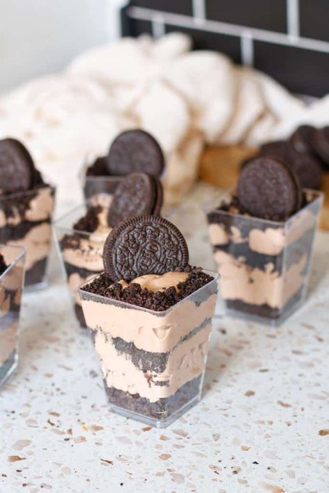 Dessert Smoothies, No Bake Oreo Dessert, Dessert Shooters Recipes, Summer Desserts Easy, Desserts Summer, Dessert Cups Recipes, Mini Dessert Cups, Dessert Oreo, Shower Desserts