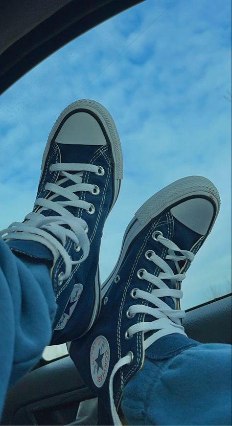 Blue Converse Aesthetic, Dark Blue Converse, Blue Converse High Tops, Converse Wallpaper, Converse Haute, Aesthetic Converse, Navy Converse, Converse Aesthetic, Color Converse