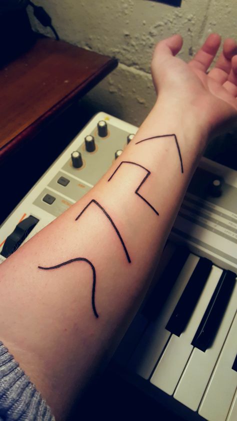 My synthesizer waveform tattoo by Teague at Studio 13 in Ft. Wayne IN Synthesizer Tattoo, Waveform Tattoo, Synth Tattoo, Stripe Tattoo, Vintage Synth, Tat Ideas, Music Production, Vintage Images, Jesus Fish Tattoo