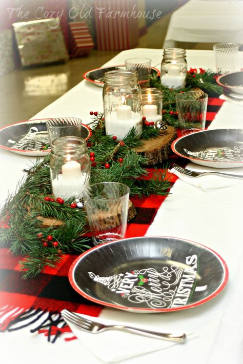 Old Farmhouse Christmas, Rustic Christmas Party, Banquet Table Decorations, Fire Party, Christmas Banquet, Gym Christmas, Christmas Gala, Christmas Luncheon, Luncheon Ideas