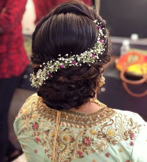 #Bun is the most graceful #hairstyle when it comes to having a fuss free hairstyle. And if you are the mother of the #bride or the groom then who else would understand the need of a fuss and mess free hairstyle. Well but there are so many ways to make your bun look super gorgeous and here are a few of them….

#Threads Bridal Hairstyle Indian Wedding, Hair Style On Saree, Beautiful Wedding Hair, Engagement Hairstyles, Wedding Bun Hairstyles, Bridal Bun, Bridal Hairdo, Bridal Hair Buns, Hairdo Wedding