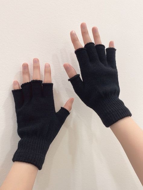 Fingerless Gloves Aesthetic, Fingerless Gloves Outfit, Black Gloves Fingerless, Barefoot Sandals Crochet Pattern, Gloves Aesthetic, Gloves Outfit, Outfits With Gloves, Black Fingerless Gloves, Crochet Barefoot Sandals