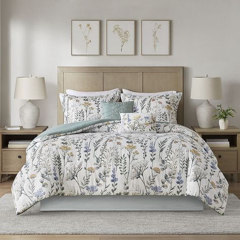 Bedding For Light Blue Walls, Master Bedrooms Grey Floor, Adult Women Bedroom Ideas Decor, Sage Green Bedroom Decor, Boho Master, Pillows Green, Fall Bedroom Decor, Floral Bedroom, Floral Comforter