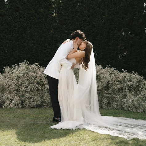 LJ Lovers Ashleigh & Jon 🤍    The beautiful @ashleighuynh married her high-school sweetheart in Sydney at their dreamy French Riviera inspired wedding.   Captured beautifully by @jackhenryphoto & @heartpartystudio Henry Heart, Vietnamese Tea Ceremony, Vietnamese Tea, Reception Inspiration, Heart Party, Couples Portraits, Australia Wedding, June Wedding, Fame Dr