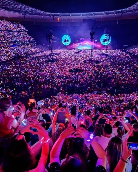 Coldplay Concert Wallpaper, Coldplay Show, Coldplay Wallpaper, Coldplay Live, Coldplay Concert, Concert Pics, Concert Aesthetic, Dream Concert, Rock In Rio