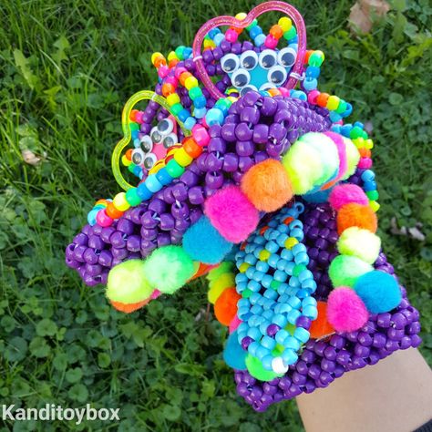 Kandi Display, Rave Kandi Ideas, Scene Kandi, Kandi Inspo, Diy Kandi Bracelets, Hamma Beads Ideas, Diy Kandi, Kandi Kid, Kandi Ideas