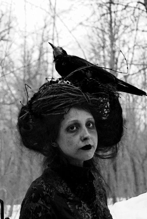 3 People Costumes, Crows Ravens, Kunst Inspiration, Black And White Photograph, Takashi Murakami, Arte Obscura, Arte Inspo, Foto Vintage, Vintage Portraits