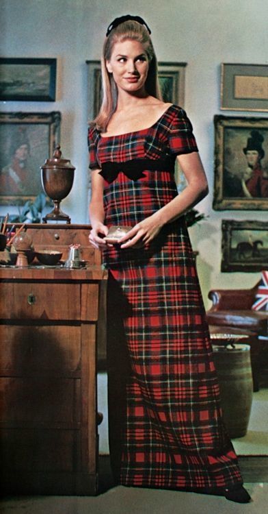 . Tartan Fashion, Style Anglais, Fashion 1960s, Swinging Sixties, Vogue Pattern, Tartan Dress, 1960s Fashion, Moda Vintage, Plaid Fashion