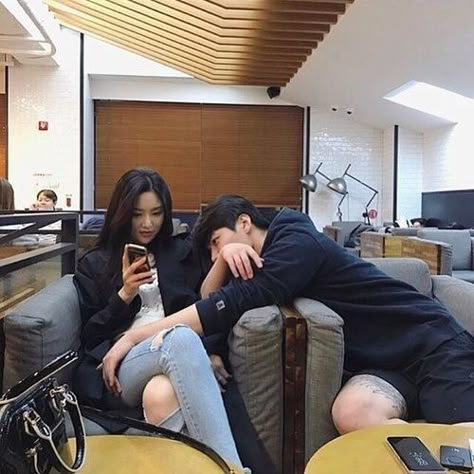 𝚢𝚞𝚖𝚒✿ Photos Couple Mignon, Asian Image, Asian Boyfriend, Kore Ulzzang, Image Couple, 사진 촬영 포즈, Couples Vibe, Ulzzang Couple, Korean Couple