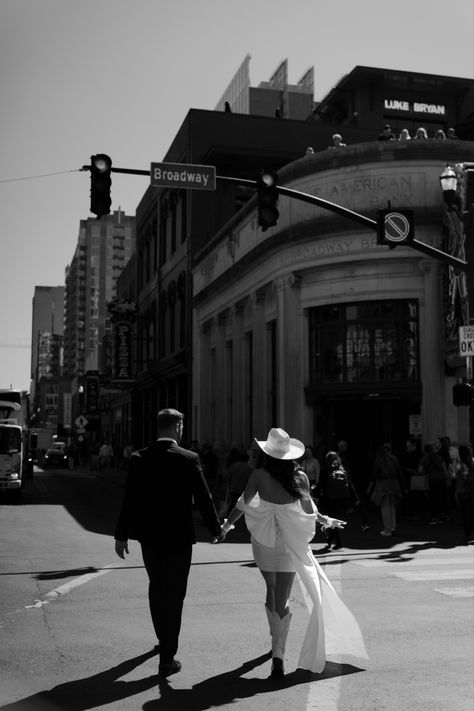 Country Courthouse Wedding, Nashville Elopement Photos, Western Courthouse Wedding, Nashville Courthouse Wedding, Classy Cowboy Wedding, Engagement Photos Nashville, Unique Elopement Ideas, Elope Photos, Classy Country Wedding