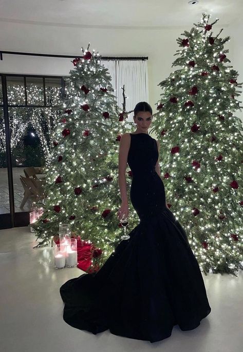 Black Prom Dresses Long, Black Prom, Black Prom Dresses, Long Prom Dress, Prom Dresses Long, Kendall Jenner, Dresses Long, Scoop Neckline, Prom Dress